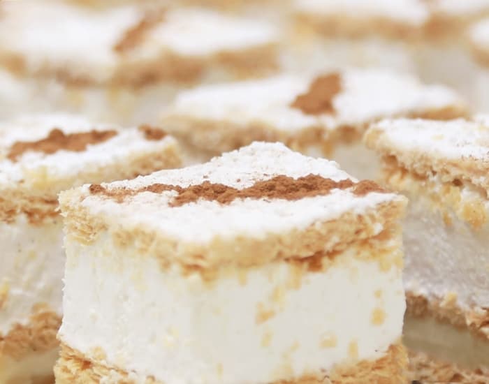 Milhojas de crema con canela recién hechas